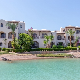 Sultan-Bey-Hotel-El-Gouna-building-lagoon