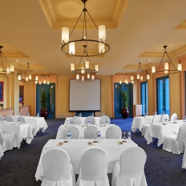 sheraton-Belvedere-meeting-room_1050x700