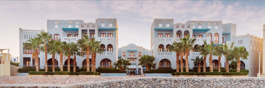 A Peaceful Seaside Retreat Overlooking the Luxurious Marina