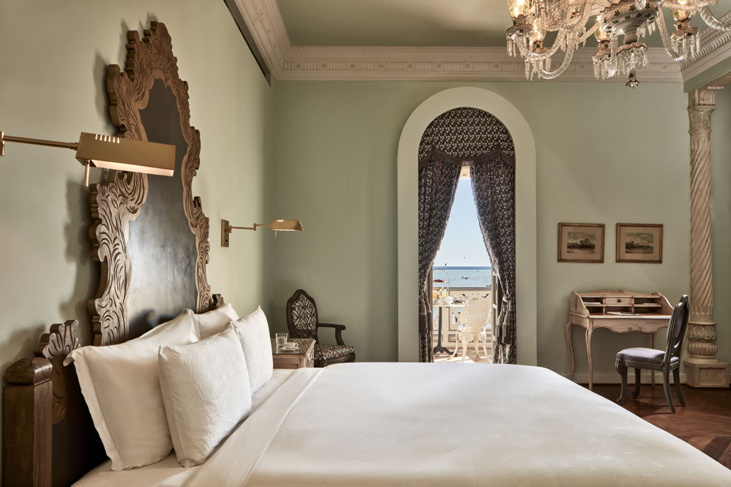 Super Premium Suites