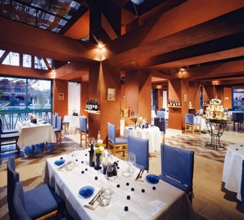 La Piscina/Waves Restaurant