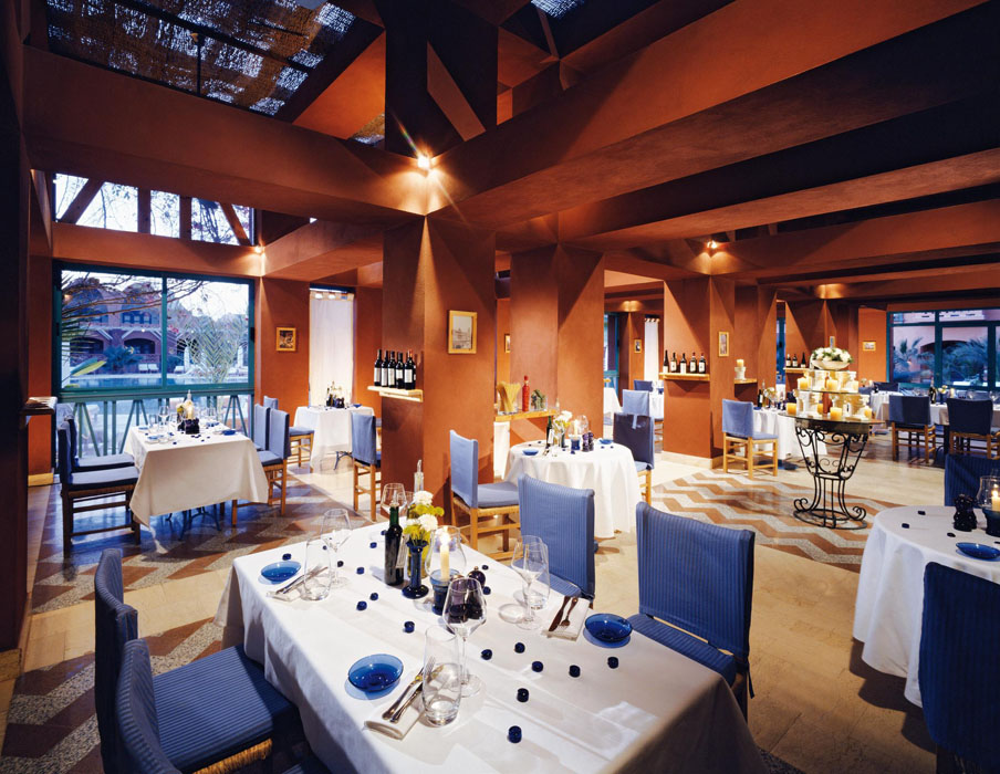 La Piscina/Waves Restaurant